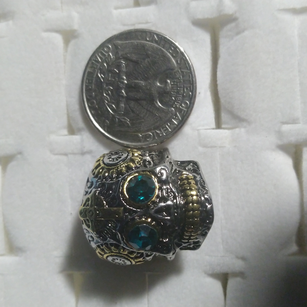 Skull ring   (B)